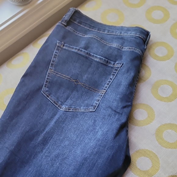 Lucky Brand Blue Jeans - Picture 13 of 16